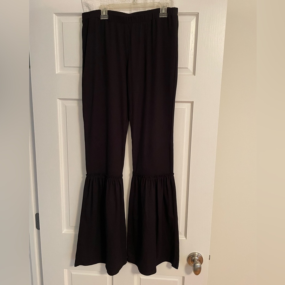 Women’s/juniors Living Doll flare yoga pants black size large